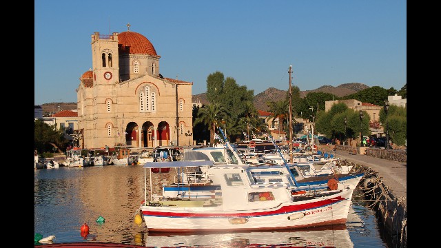 Hafen mit Kirche Aegina